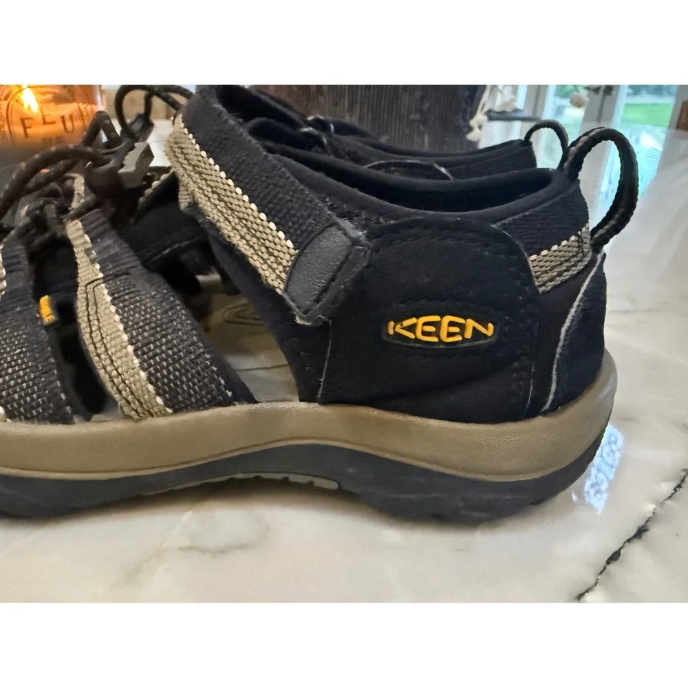 Keen Kids Newport H2 Water Sandals Black and Tan Hiking Shoes Size 4